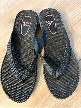 WOMENS BLACK MASSAGE FLIP FLOP SANDALS TEXTURED ACUPRESSURE COMFORT THONG SZ 7/8